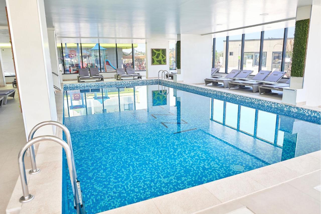 Vintage Breeze Apartment - Spa Pools Resort Mamaia Eksteriør bilde