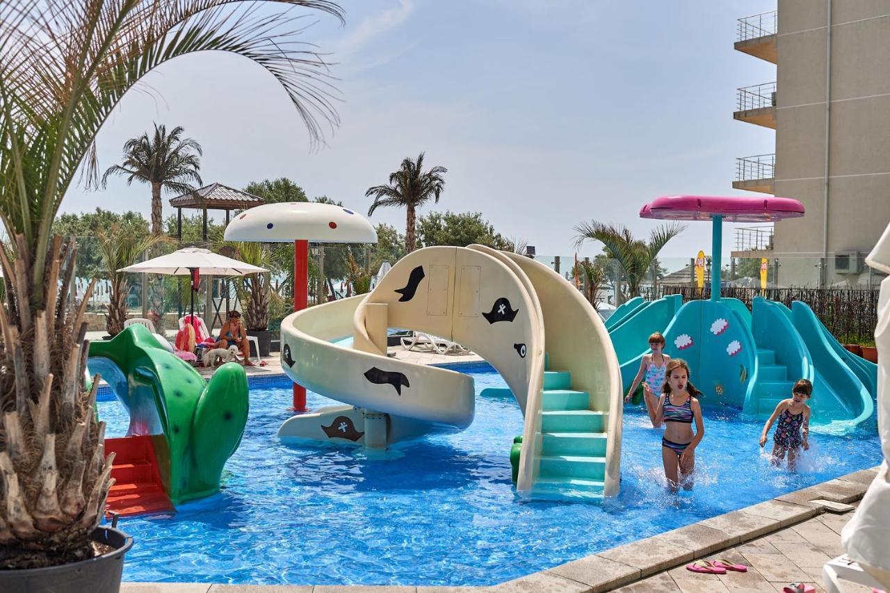 Vintage Breeze Apartment - Spa Pools Resort Mamaia Eksteriør bilde
