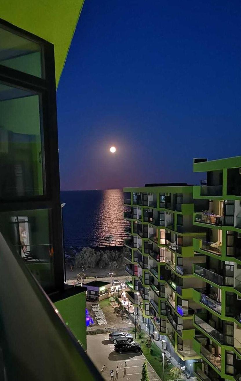 Vintage Breeze Apartment - Spa Pools Resort Mamaia Eksteriør bilde